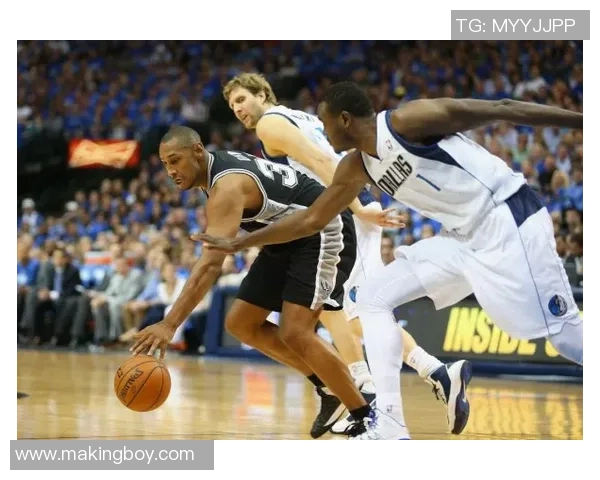 小牛队与马刺队季后赛第三场精彩对决回顾与分析