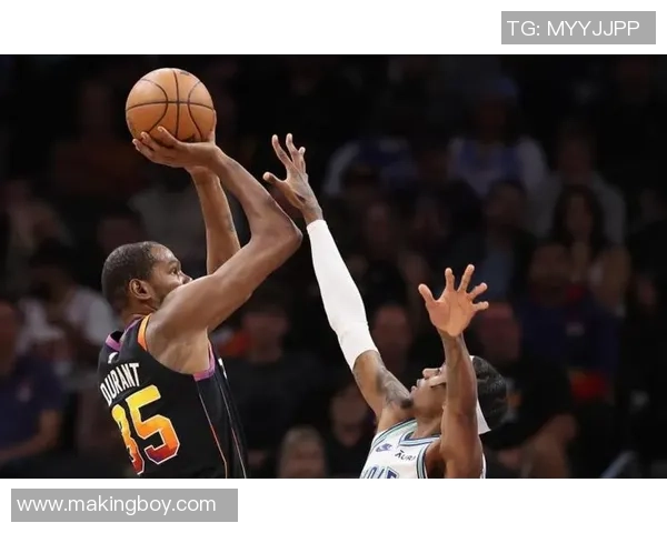 德文布克领衔太阳队崛起新篇章展现篮球天赋与领导力